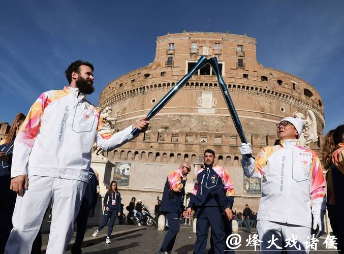 米兰冬奥会记者会上美国运动员齐刷刷戴口罩,我第一眼还以为穿越回了几年前,这到底是健康防护还是别有用心的无声宣战 米兰冬奥会记者会上美国运动员齐刷刷戴口罩,我第一眼还以为穿越回了几年前,这到底是健康防护还是别有用心的无声宣战