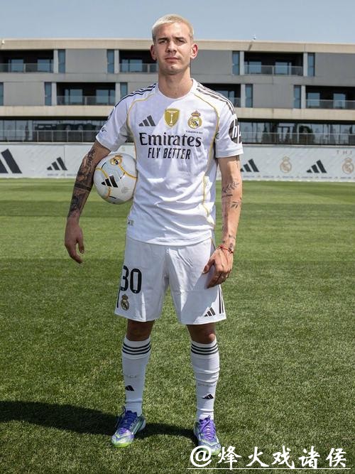 多特正式签下巴黎国脚后卫 穆帅挖角心愿落空 多特正式签下巴黎国脚后卫 穆帅挖角心愿落空